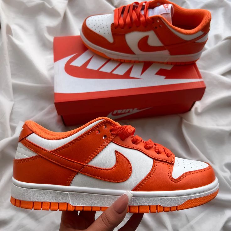 NIKE DUNK LOW
