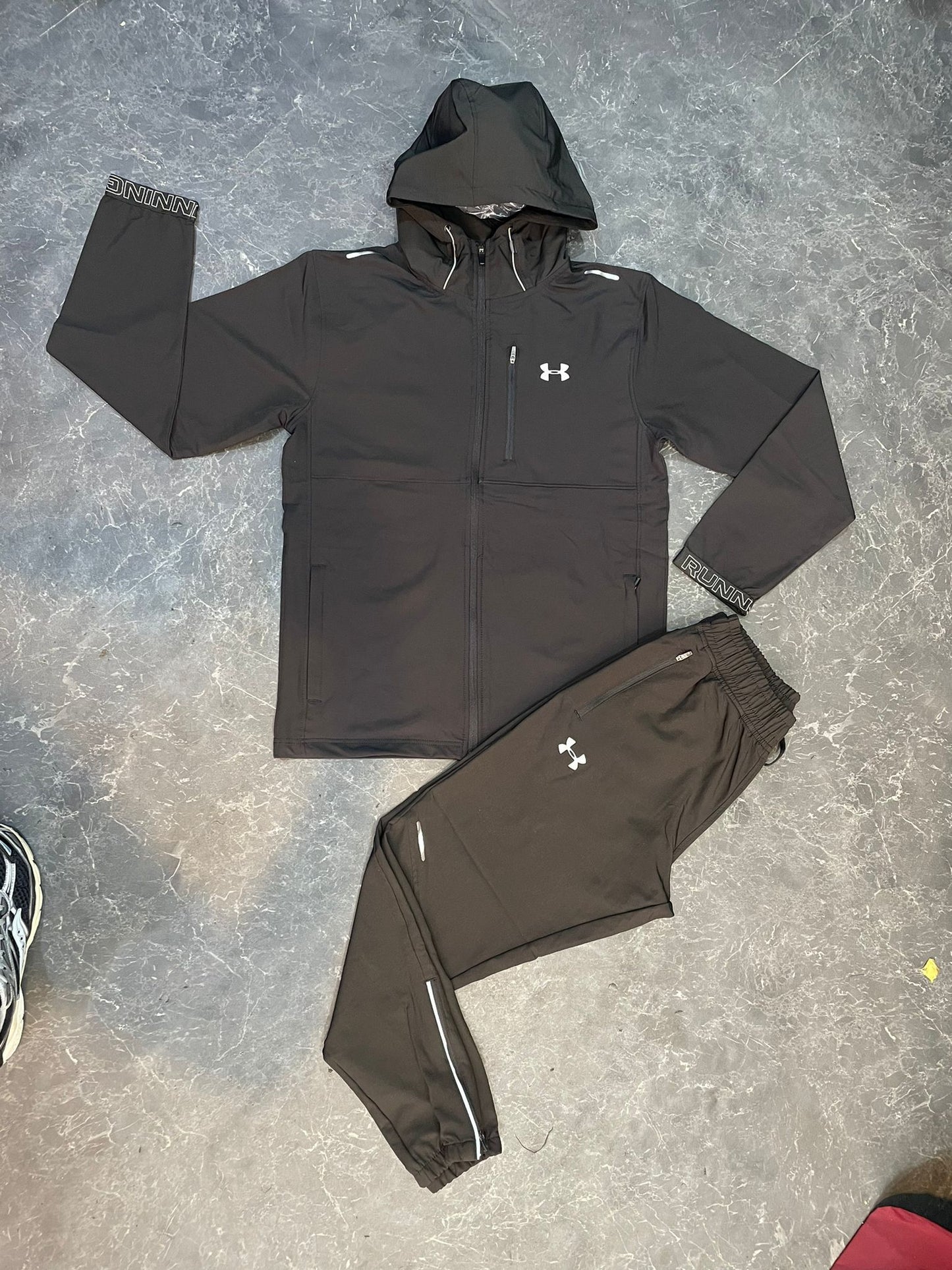 ENSEMBLES UNDER ARMOUR