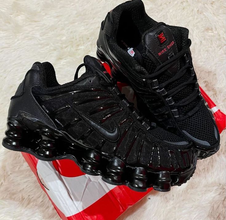 NIKE SHOX