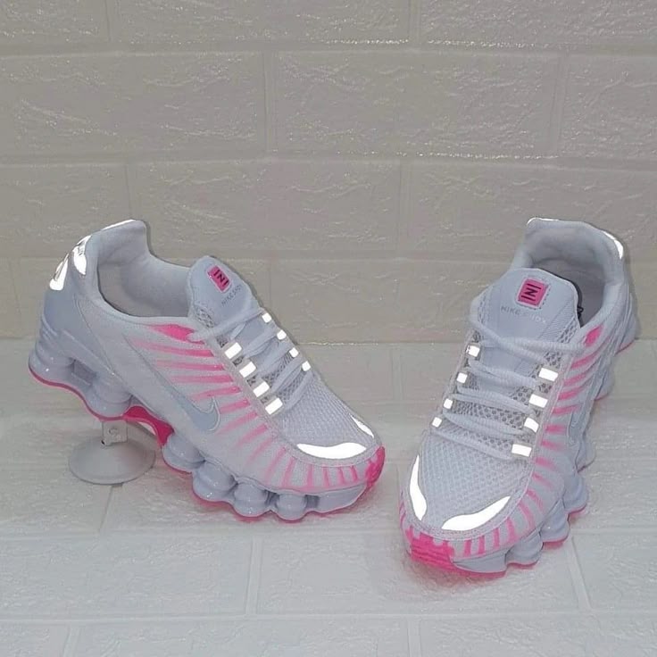 NIKE SHOX