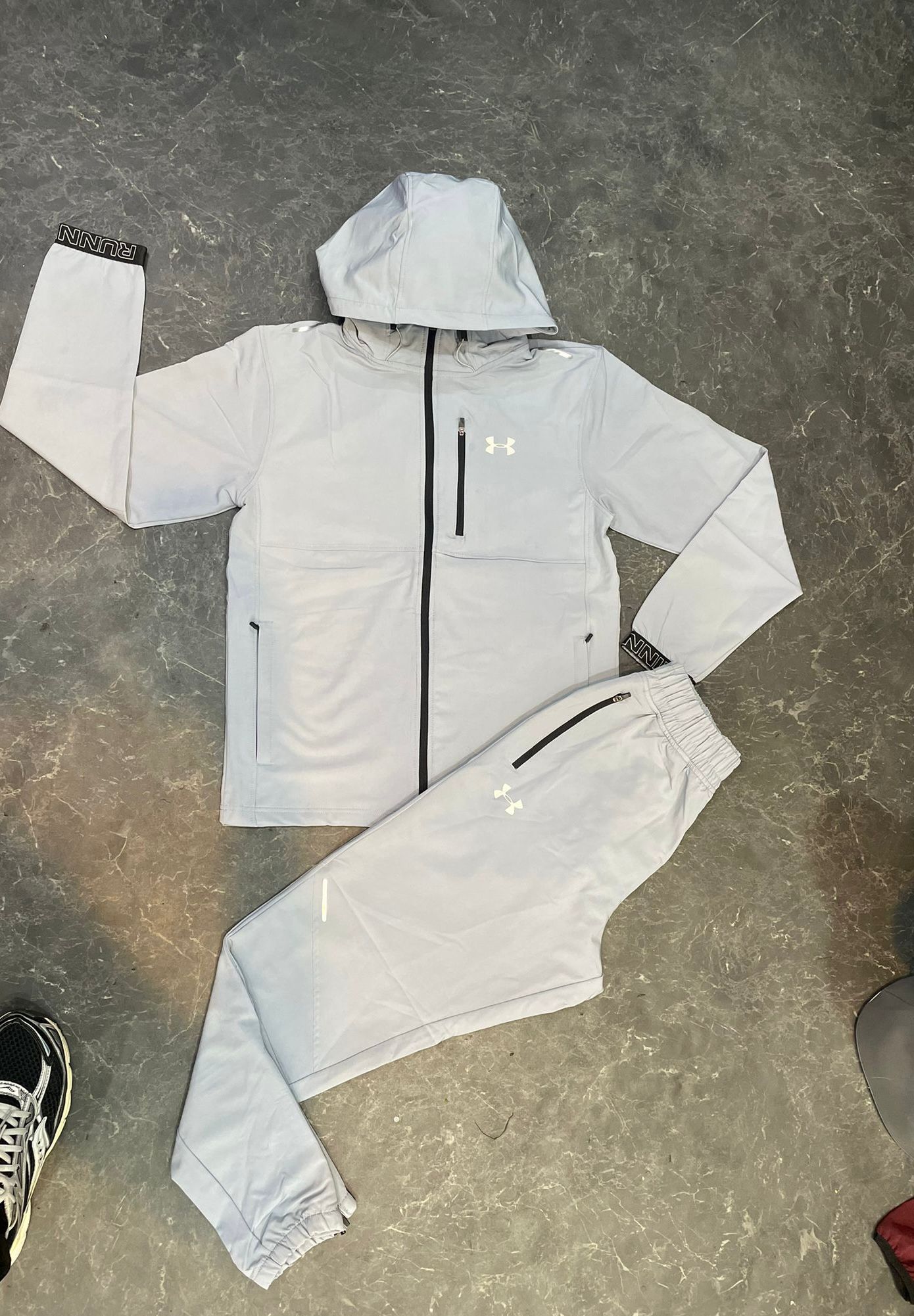 ENSEMBLES UNDER ARMOUR