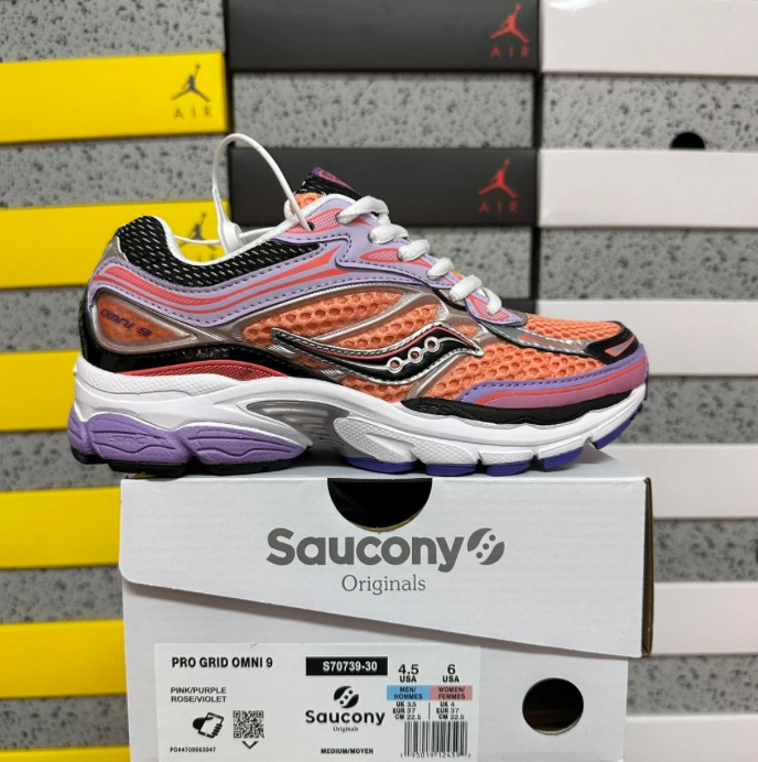 SAUCONY