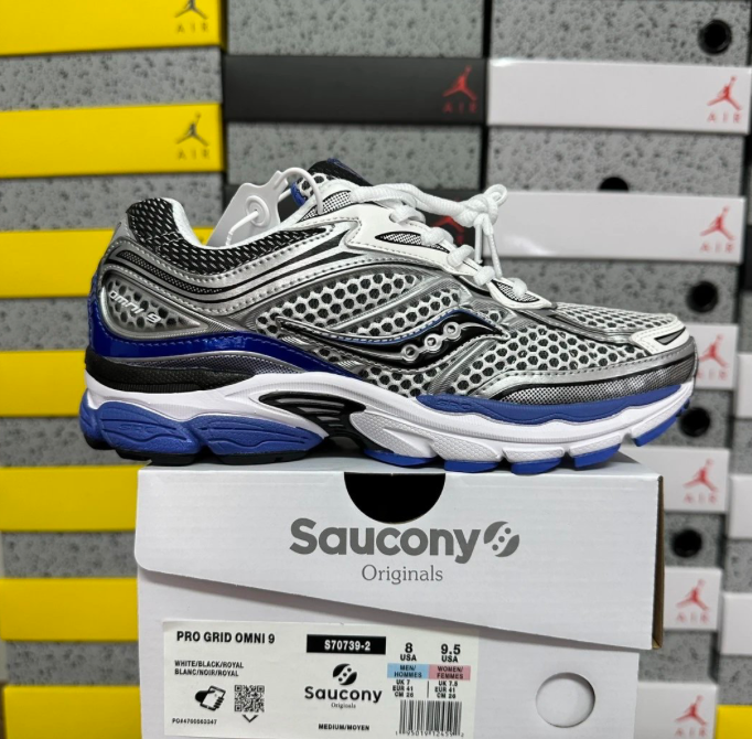 SAUCONY