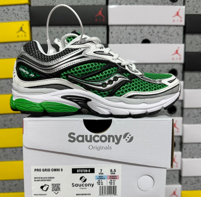 SAUCONY