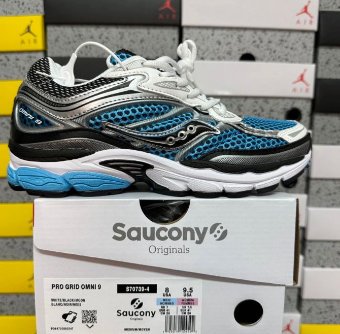 SAUCONY