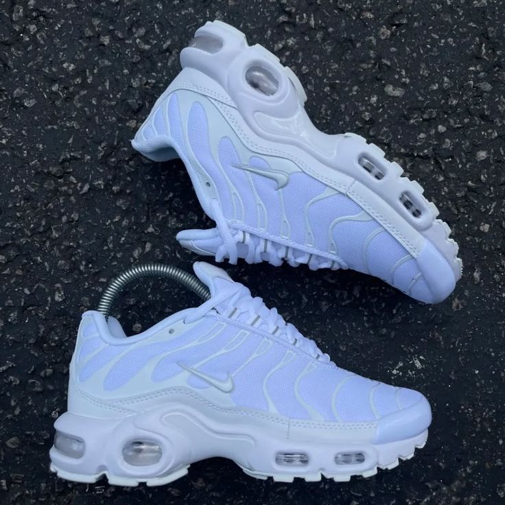 NIKE TN PLUS